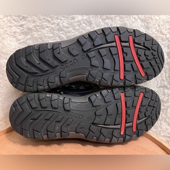 EUC ECCO Unisex Ulterra Gore-Tex Outdoor Hiking Leather Boot US 8-8.5/EU 39 - Picture 4 of 10